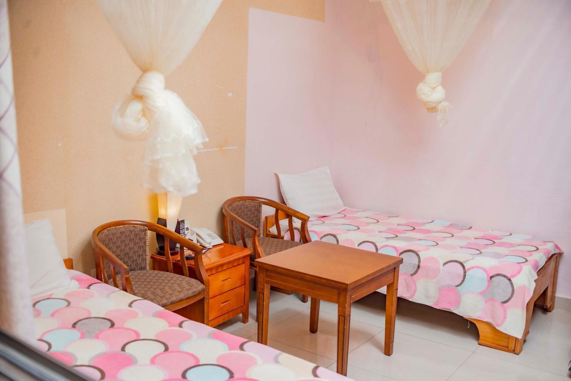 Tigers'S Apartment Hotel Бужумбура Екстериор снимка