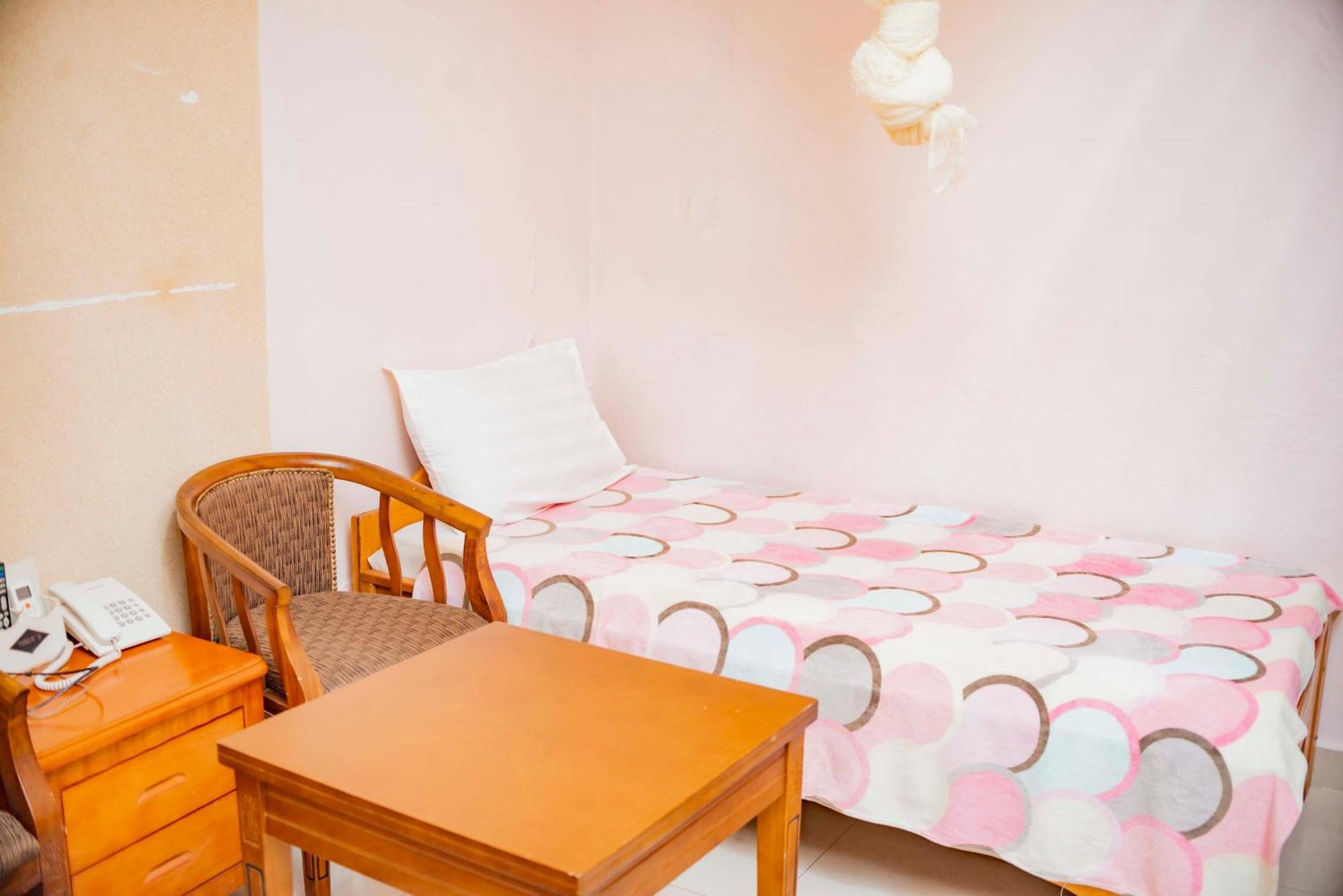 Tigers'S Apartment Hotel Бужумбура Екстериор снимка