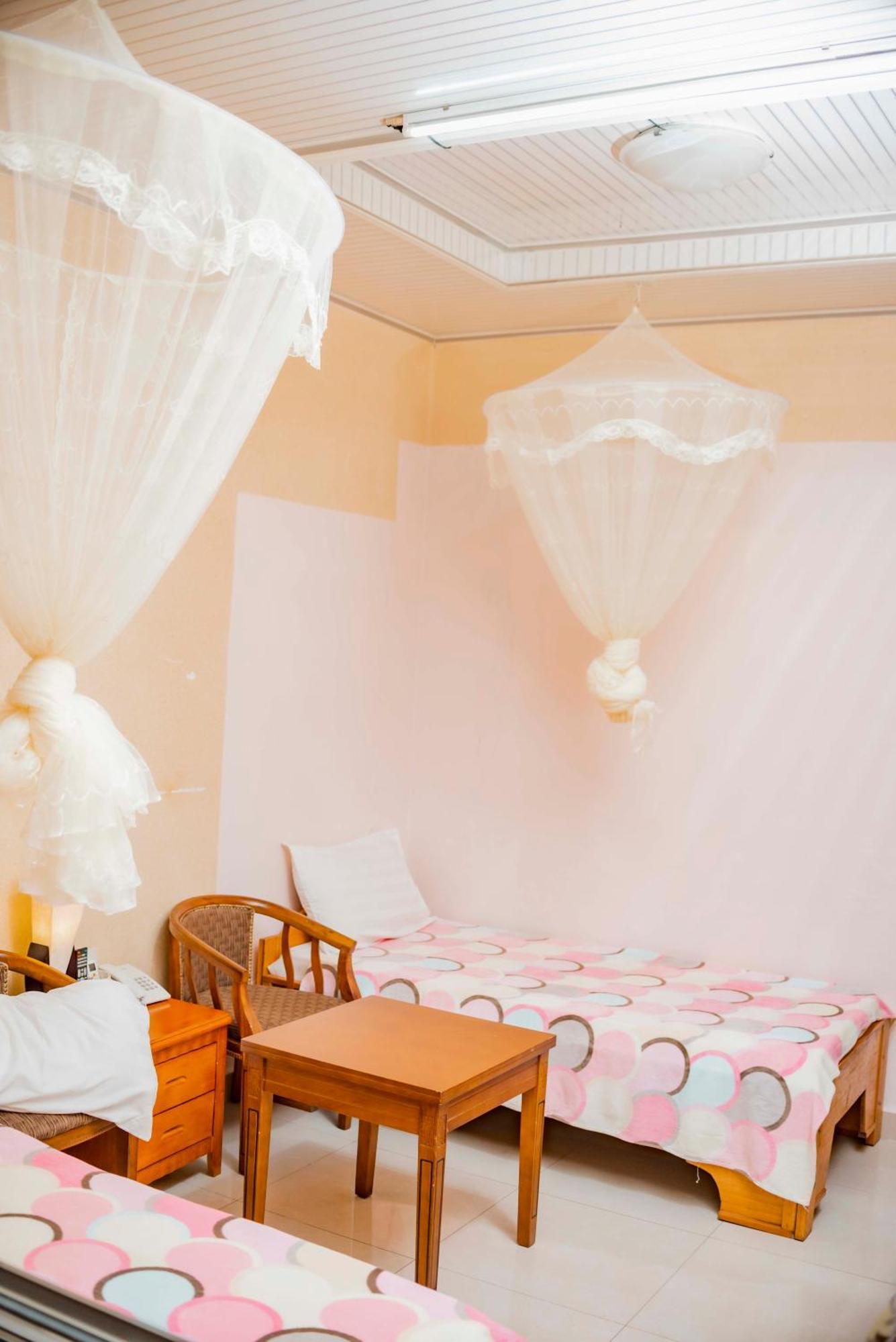 Tigers'S Apartment Hotel Бужумбура Екстериор снимка