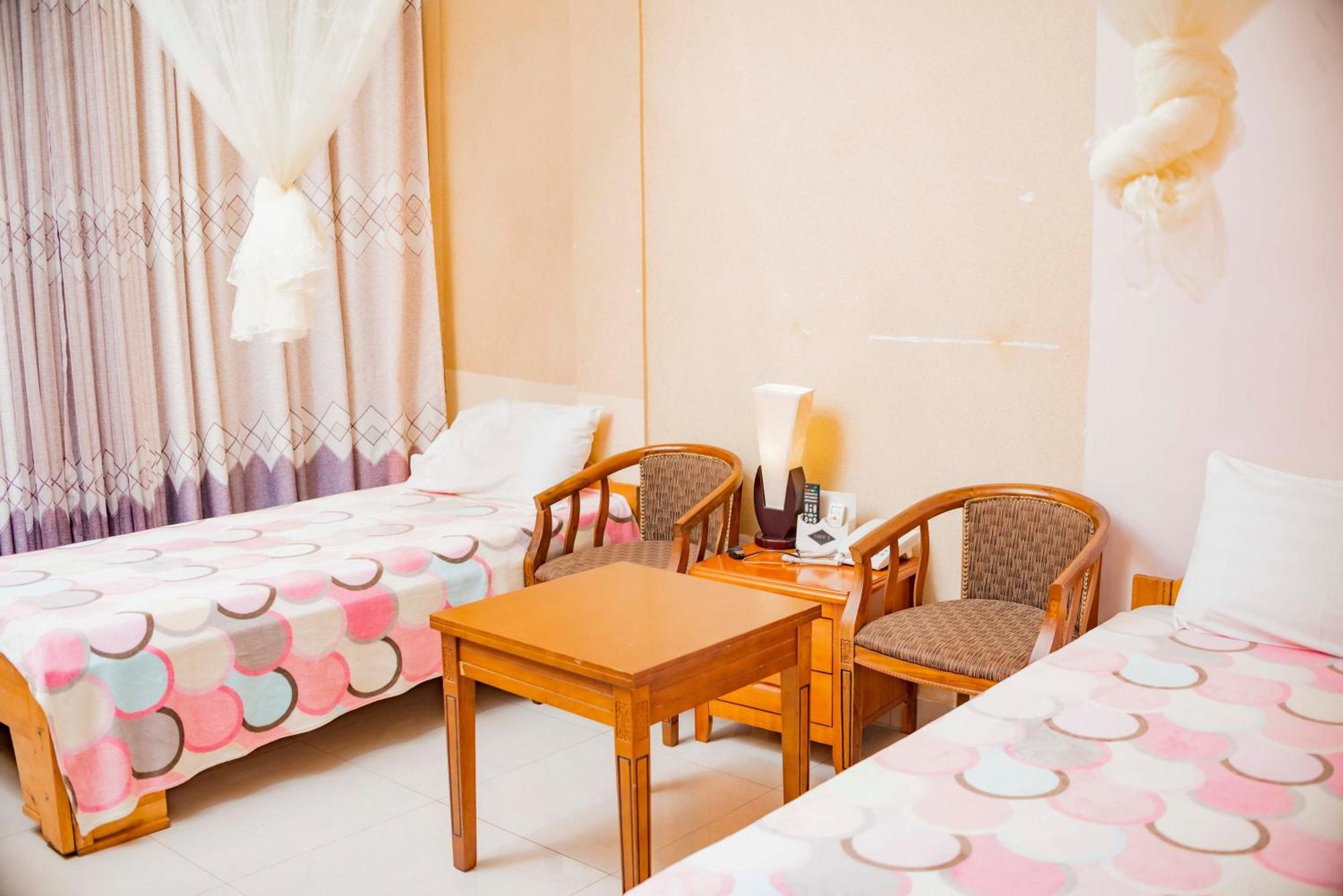 Tigers'S Apartment Hotel Бужумбура Екстериор снимка