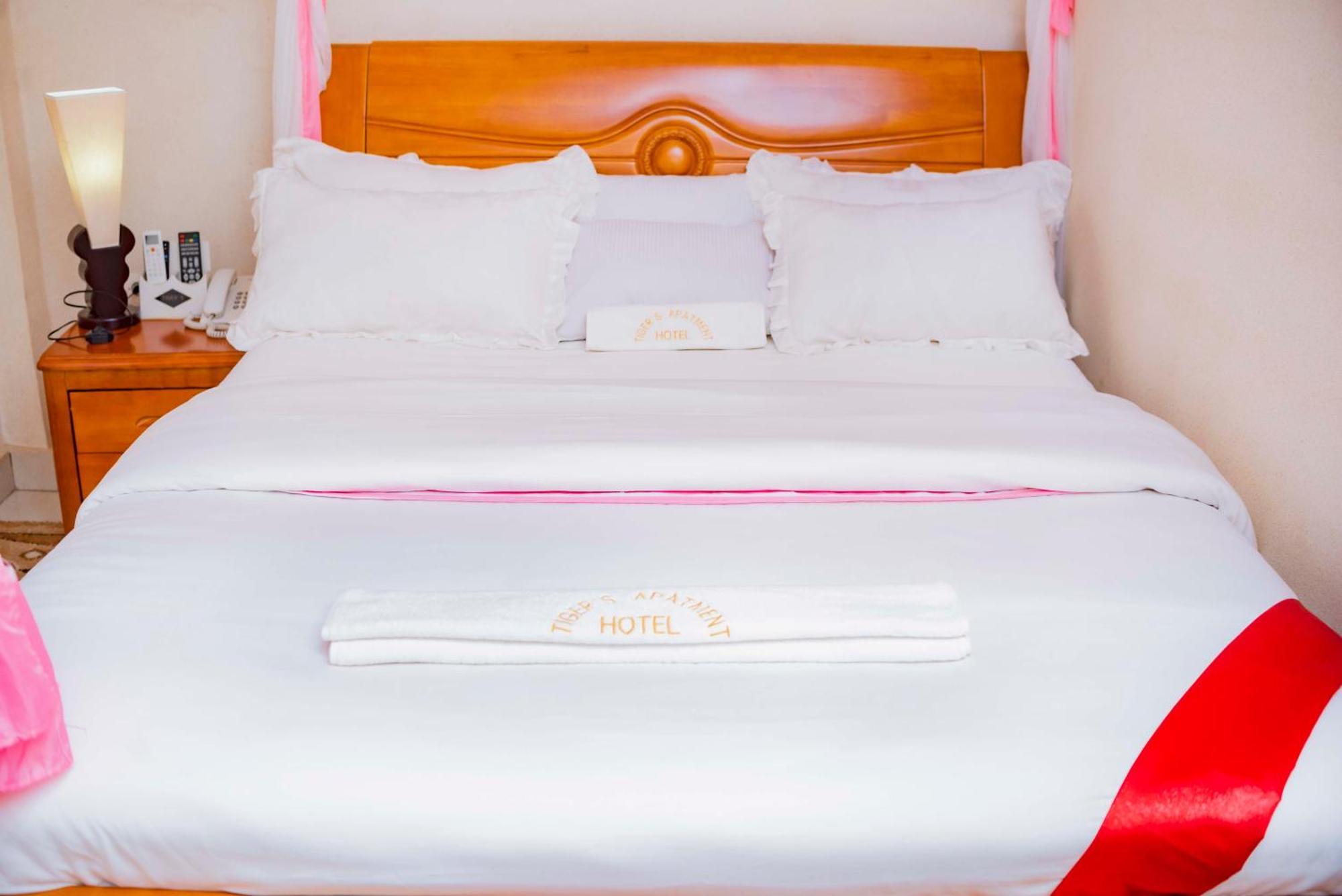 Tigers'S Apartment Hotel Бужумбура Екстериор снимка