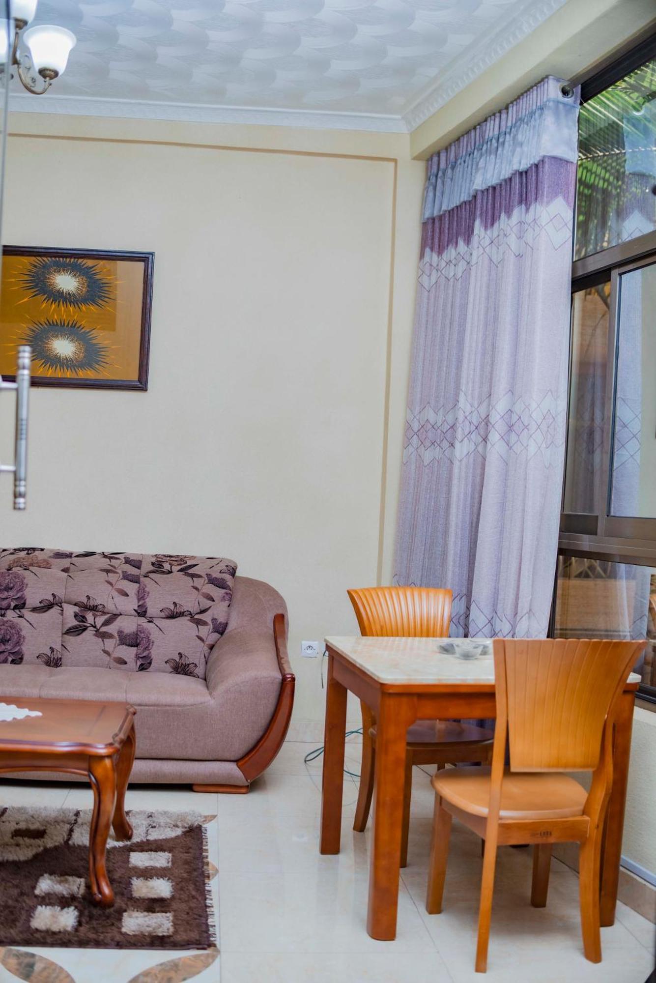 Tigers'S Apartment Hotel Бужумбура Екстериор снимка