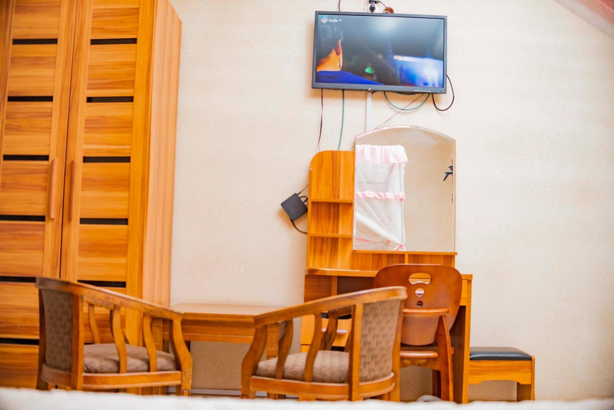Tigers'S Apartment Hotel Бужумбура Екстериор снимка