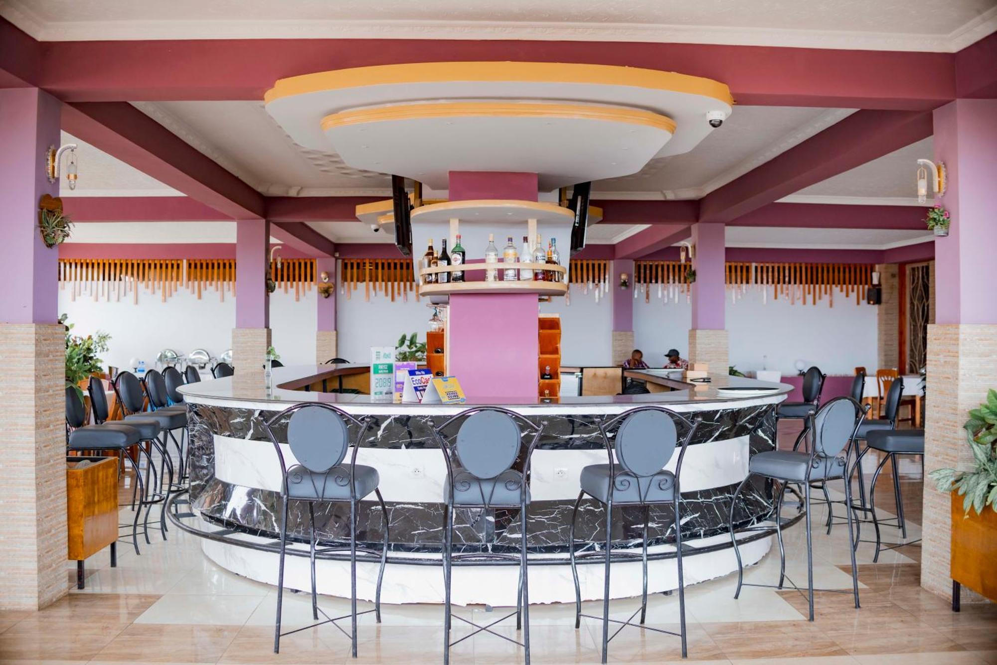 Tigers'S Apartment Hotel Бужумбура Екстериор снимка