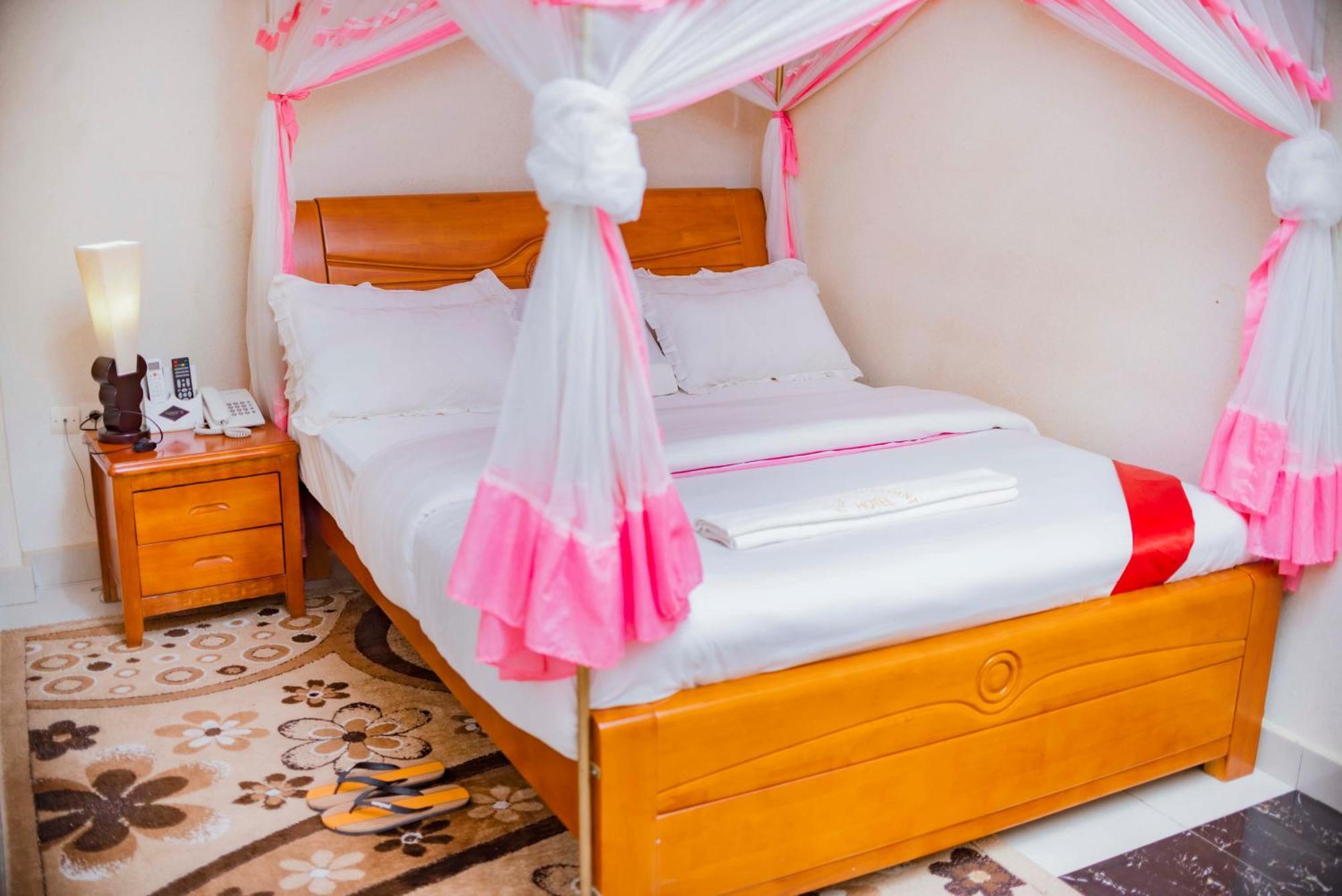 Tigers'S Apartment Hotel Бужумбура Екстериор снимка
