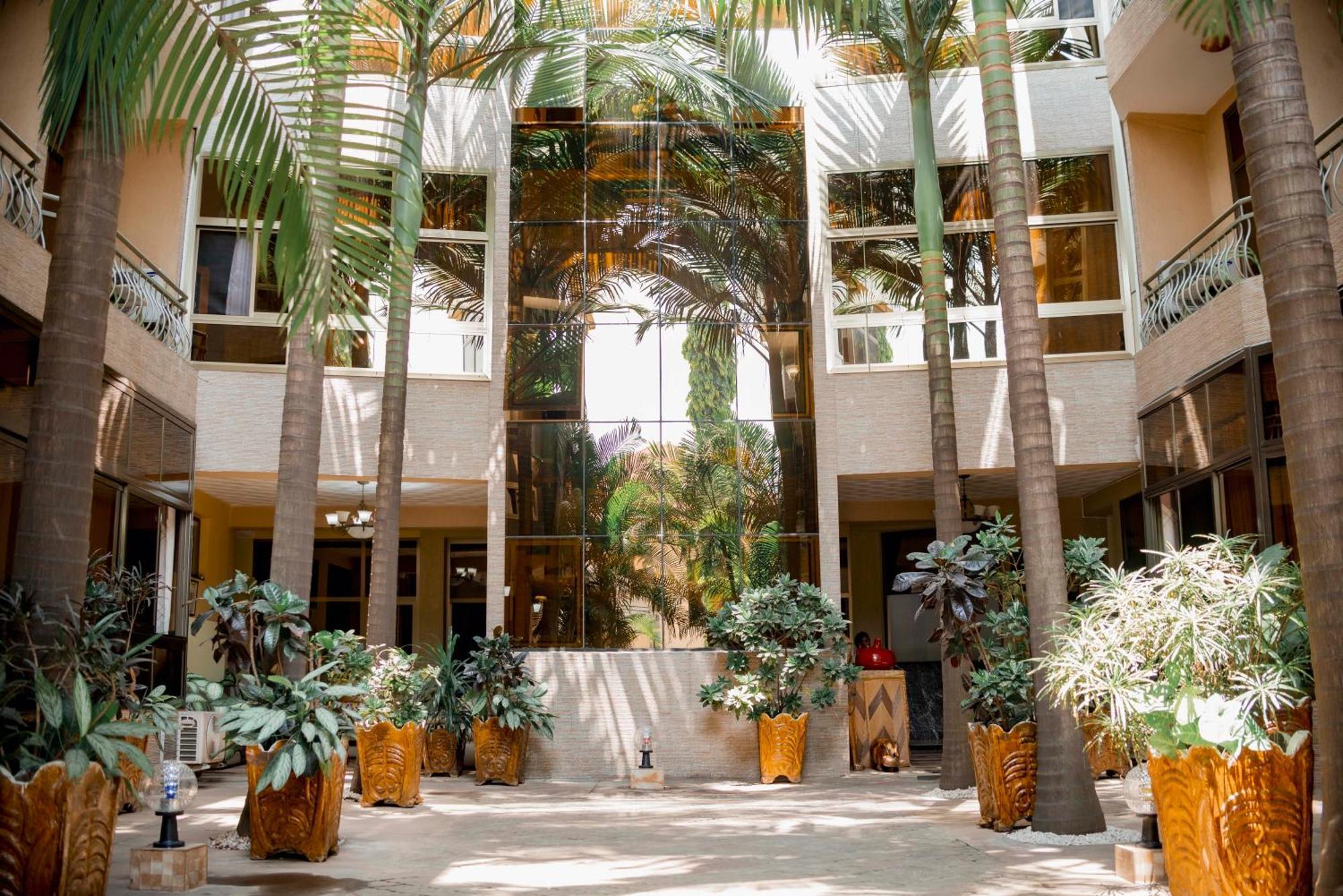 Tigers'S Apartment Hotel Бужумбура Екстериор снимка