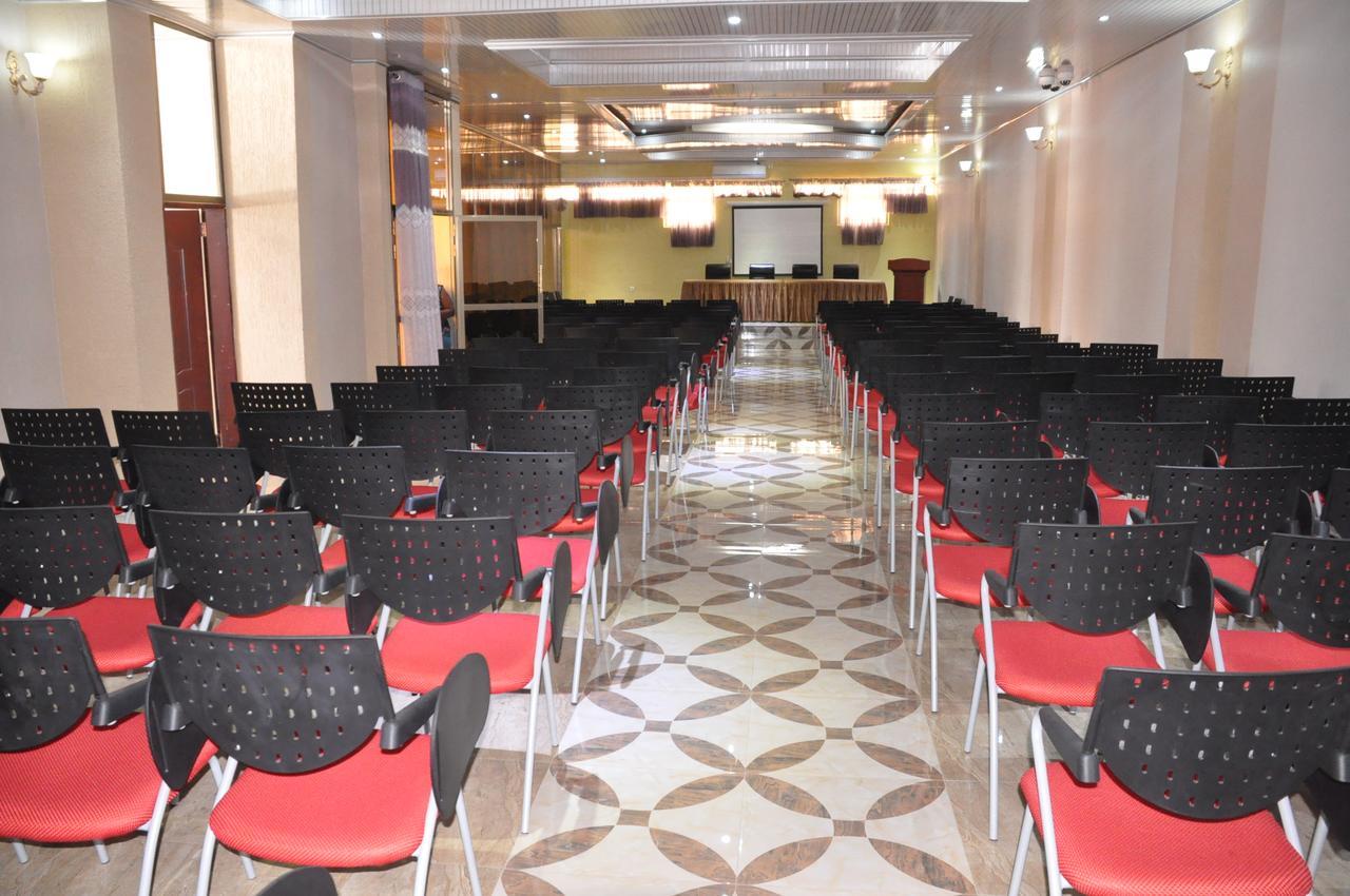 Tigers'S Apartment Hotel Бужумбура Екстериор снимка