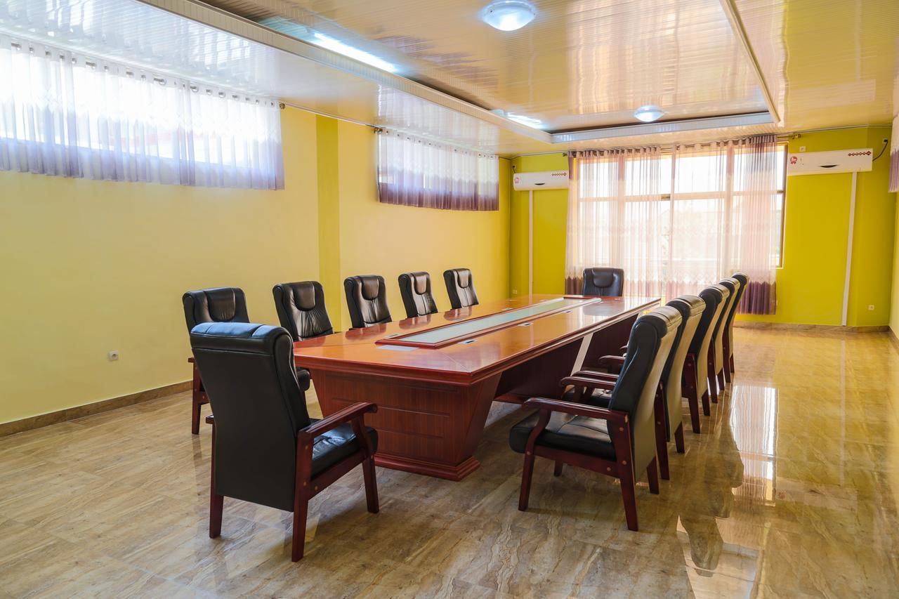 Tigers'S Apartment Hotel Бужумбура Екстериор снимка